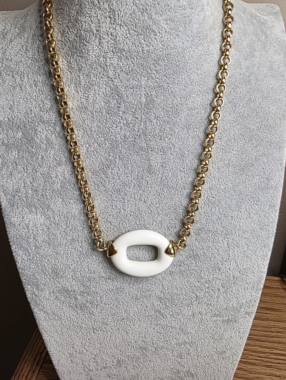 Vintage Monet Gold-Tone Rolo Chain Necklace w/White Oval Lucite Focal Link